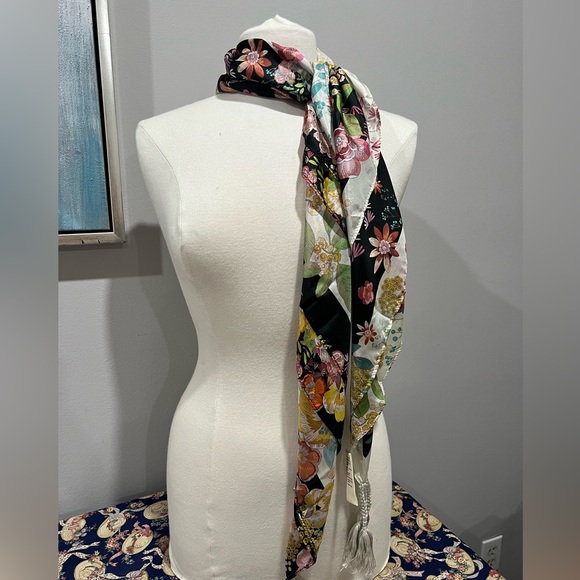 JW Johnny Was Silk Scarf NWT ! 12 Tassels! - Picture 3 of 3